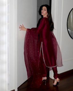 Anmol Baloch feet photo 9