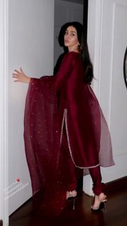 Anmol Baloch feet photo 18