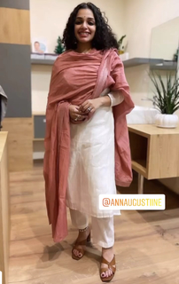 Ann Augustine feet photo 9