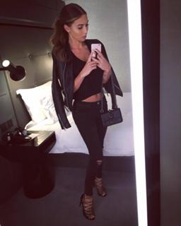 Ann-Kathrin Brömmel feet photo thumbnail