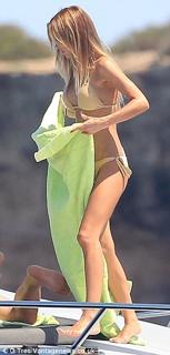 Ann-Kathrin Brömmel feet photo thumbnail