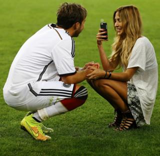 Ann-Kathrin Brömmel feet photo thumbnail