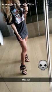 Ann-Kathrin Brömmel feet photo thumbnail