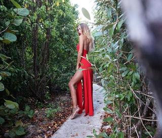 Ann-Kathrin Brömmel feet photo thumbnail