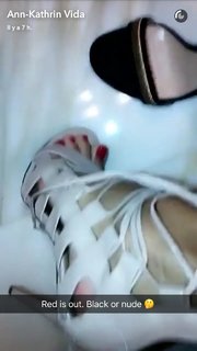 Ann-Kathrin Brömmel feet photo thumbnail