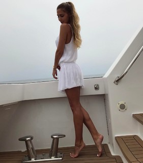 Ann-Kathrin Brömmel feet photo thumbnail