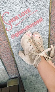 Ann-Kathrin Brömmel feet photo thumbnail