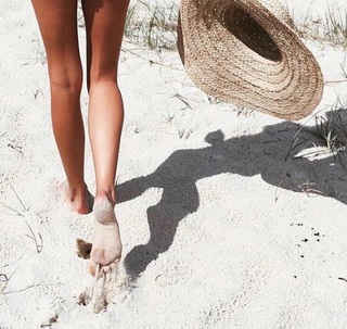 Ann-Kathrin Brömmel feet photo thumbnail