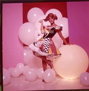 Ann-Margret feet photo thumbnail