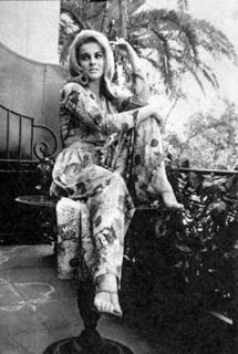 Ann-Margret feet photo thumbnail