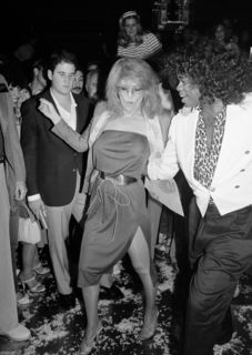 Ann-Margret feet photo thumbnail