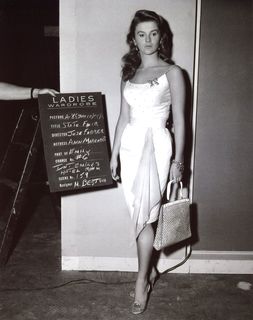 Ann-Margret feet photo thumbnail