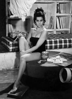 Ann-Margret feet photo thumbnail