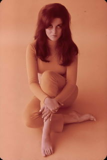 Ann-Margret feet photo thumbnail