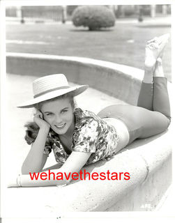 Ann-Margret feet photo thumbnail