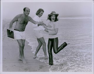 Ann-Margret feet photo thumbnail