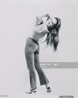Ann-Margret feet photo thumbnail