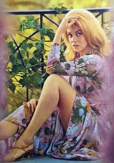 Ann-Margret feet photo thumbnail