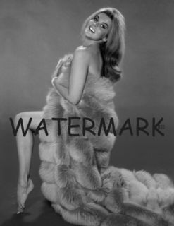 Ann-Margret feet photo thumbnail