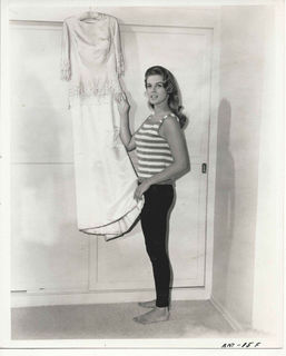 Ann-Margret feet photo thumbnail