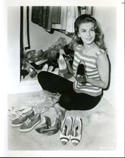 Ann-Margret feet photo thumbnail