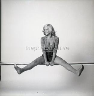 Ann-Margret feet photo thumbnail