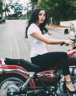 Anna Akana feet photo thumbnail