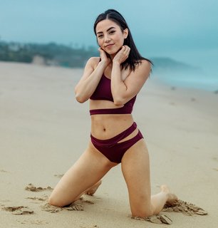 Anna Akana feet photo thumbnail