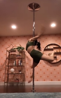 Anna Akana feet photo thumbnail