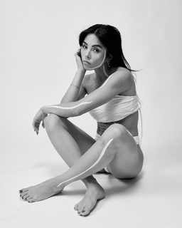 Anna Akana feet photo thumbnail