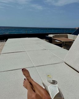 Anna Andres feet photo 9