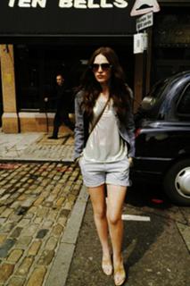 Anna Brewster feet photo 7