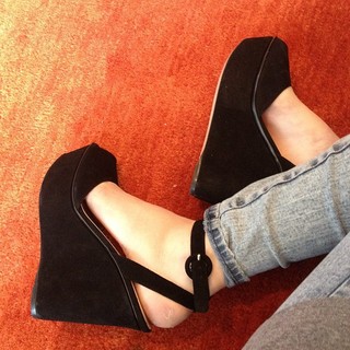 Anna Brewster feet photo 14