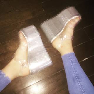 Anna Brewster feet photo 8