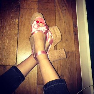Anna Brewster feet photo 4