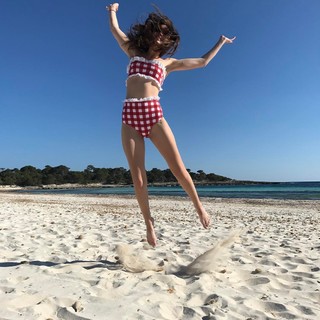 Anna Brewster feet photo 3