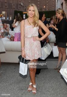 Anna Camp feet photo thumbnail