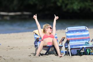 Anna Camp feet photo thumbnail