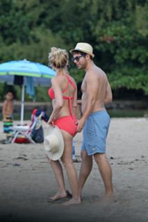 Anna Camp feet photo thumbnail