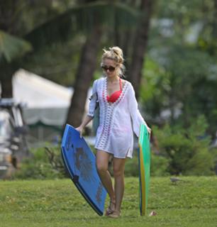 Anna Camp feet photo thumbnail