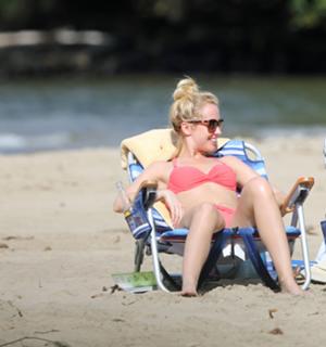 Anna Camp feet photo thumbnail