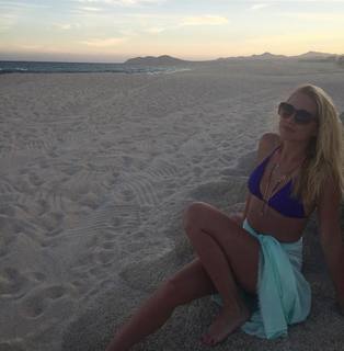 Anna Camp feet photo thumbnail