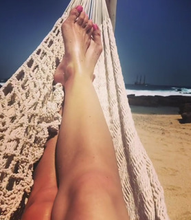 Anna Camp feet photo thumbnail