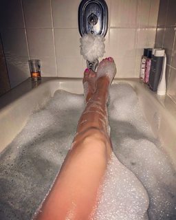 Anna Camp feet photo thumbnail