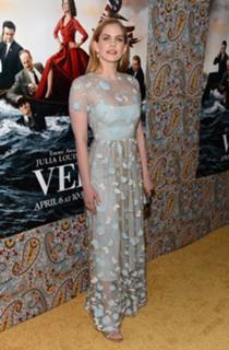 Anna Chlumsky feet photo thumbnail