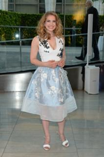 Anna Chlumsky feet photo thumbnail