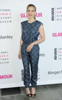 Anna Chlumsky feet photo thumbnail