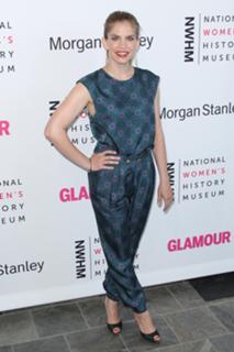 Anna Chlumsky feet photo thumbnail