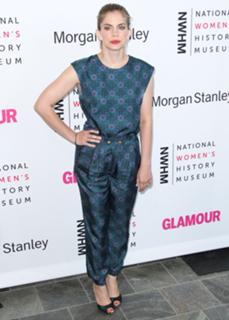 Anna Chlumsky feet photo thumbnail
