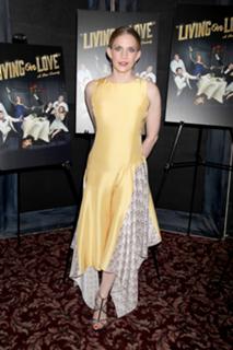 Anna Chlumsky feet photo thumbnail